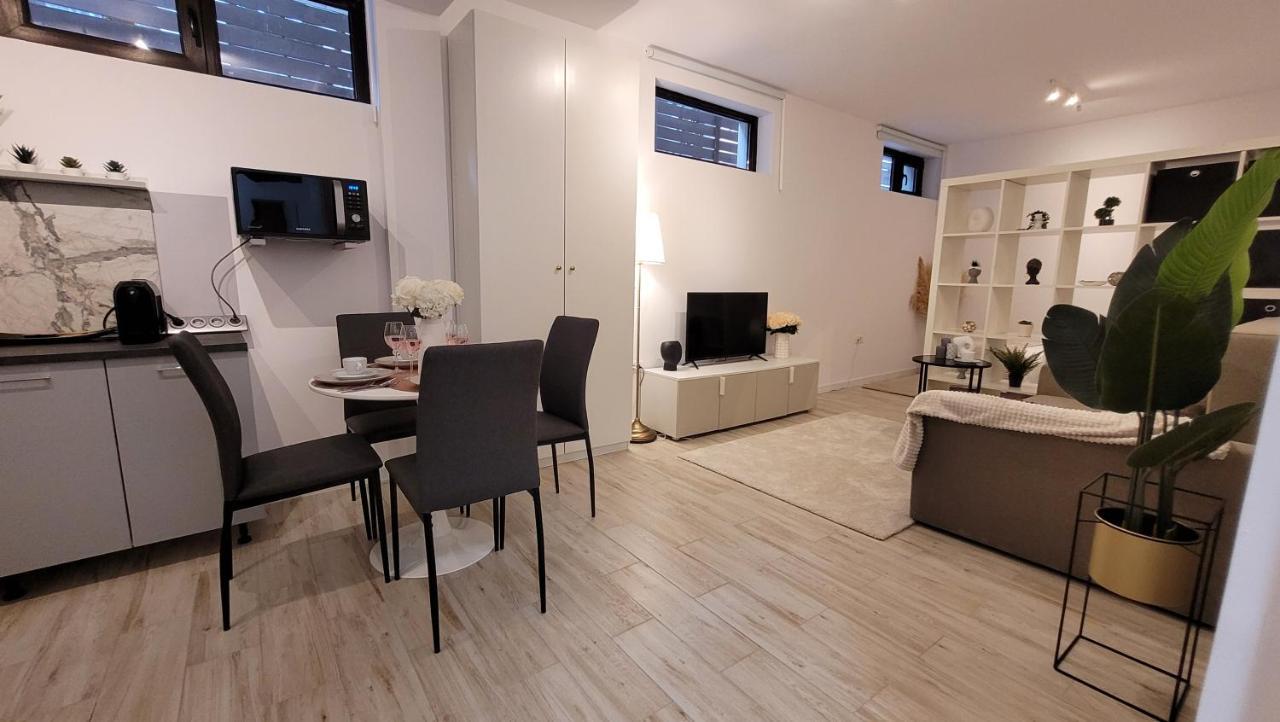 Luxury Mansion Apartment Bucharest Exterior photo